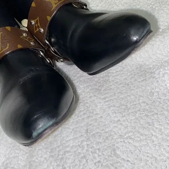 Authentic Louis Vuitton Black Leather Rhopsody Ankle Boots(Size 38.5/8.5) - Picture 15 of 17